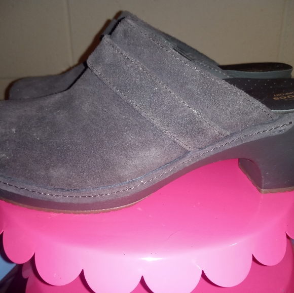 Crocs - Picture 1 of 7